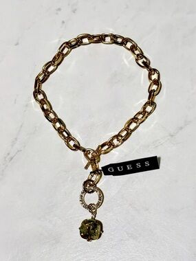 NEW GUESS Gold Tone Chunky Chain Link Toggle Necklace Crystal Pendant NWT
